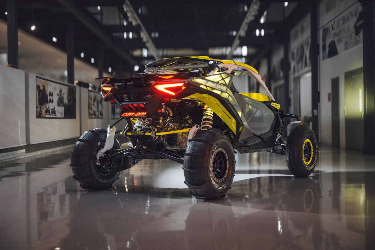 Концепт мотовсюдиходу Can-Am Maverick R XRay, вид збоку